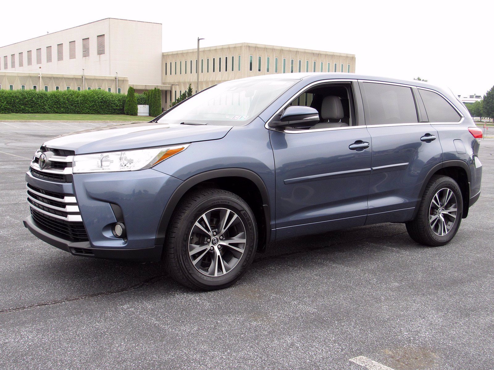 Pre-Owned 2017 Toyota Highlander LE AWD Sport Utility